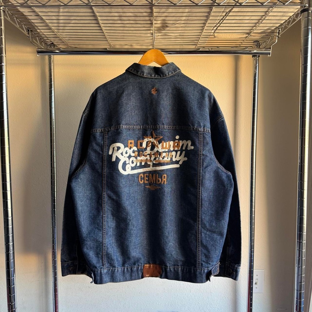 Rocawear Mens XL Blue Denim Trucker Jacket Embroidered Logo Y2K Hip Hop Urban